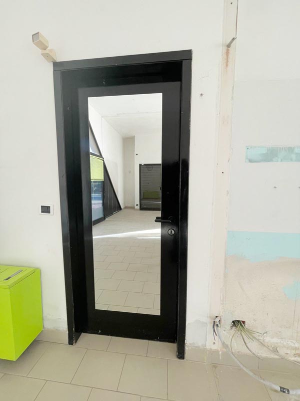 Negozio commerciale a soli 20 metri dal mare