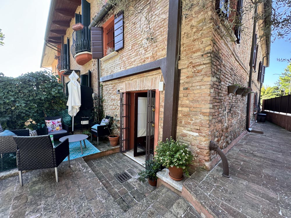 Affascinante dimora dei primi del ‘600 con giardino