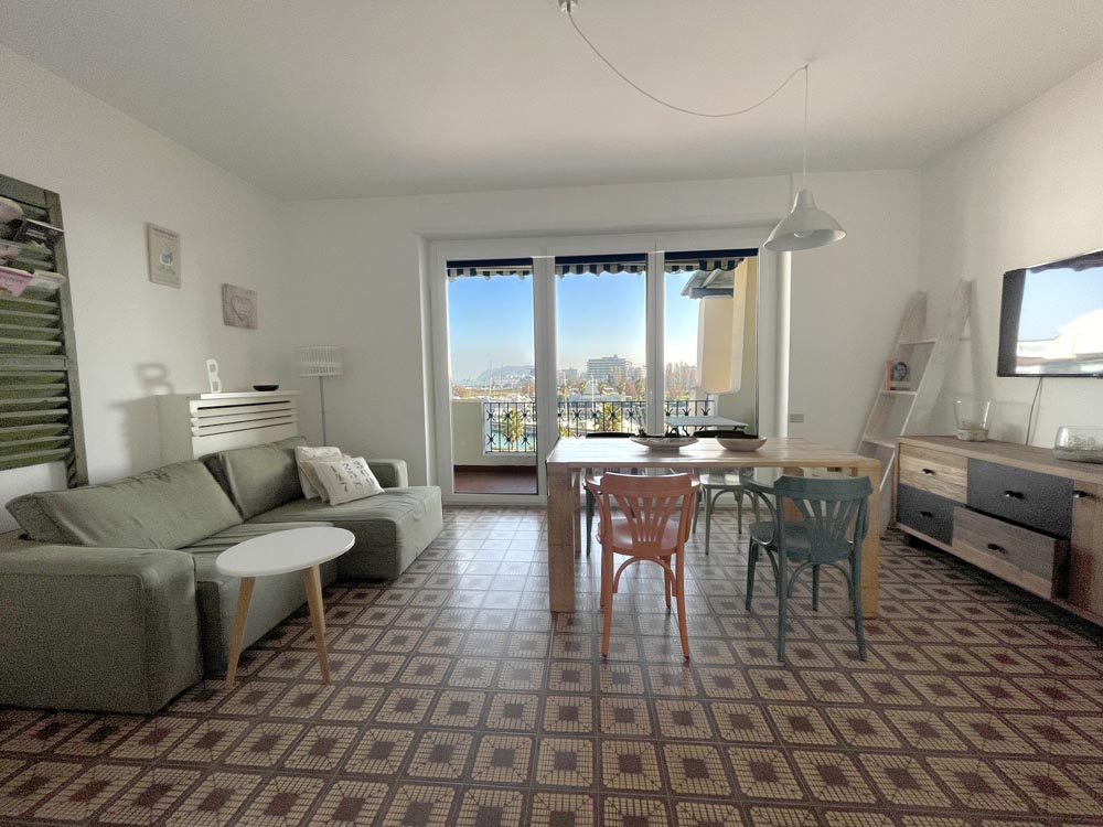 Ultimo piano esclusivo vista darsena e mare