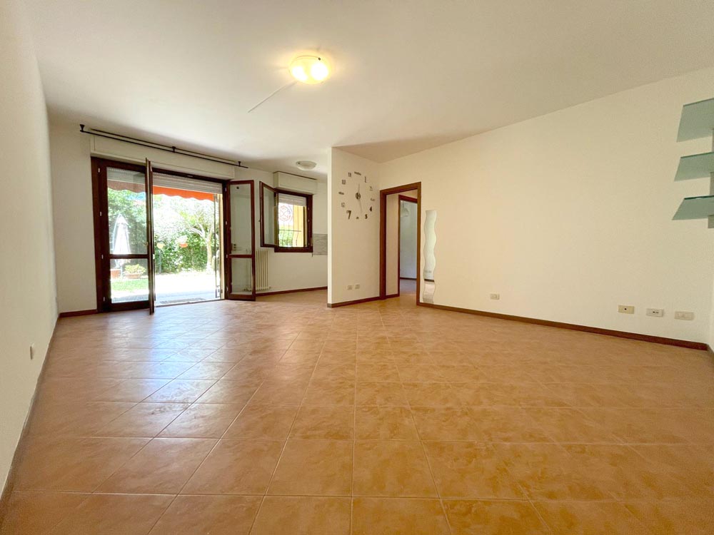 Delizioso trilocale con giardino e garage