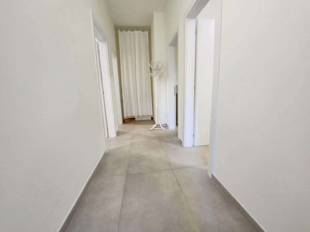 Ampio appartamento in bifamiliare a 50 mt dal mare