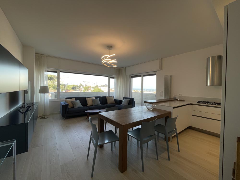 Appartamento con tre camere vista mare