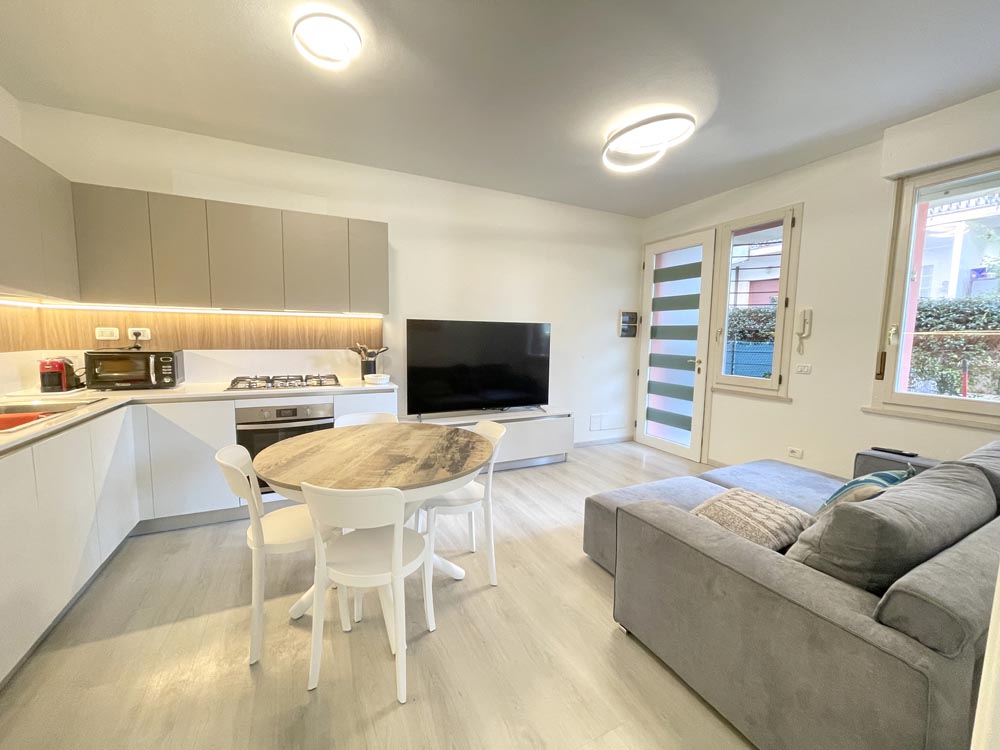 ESTATE 2026 – Bilocale ristrutturato con giardino Porto