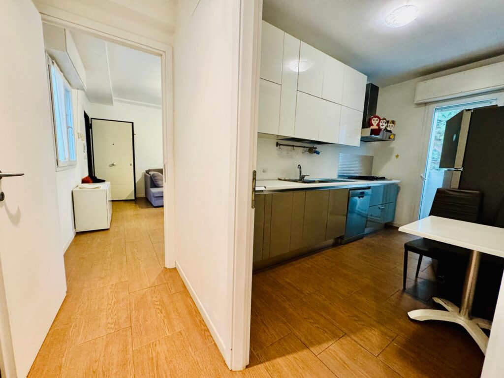 ANNUALE – Elegante trilocale in V.le Dante