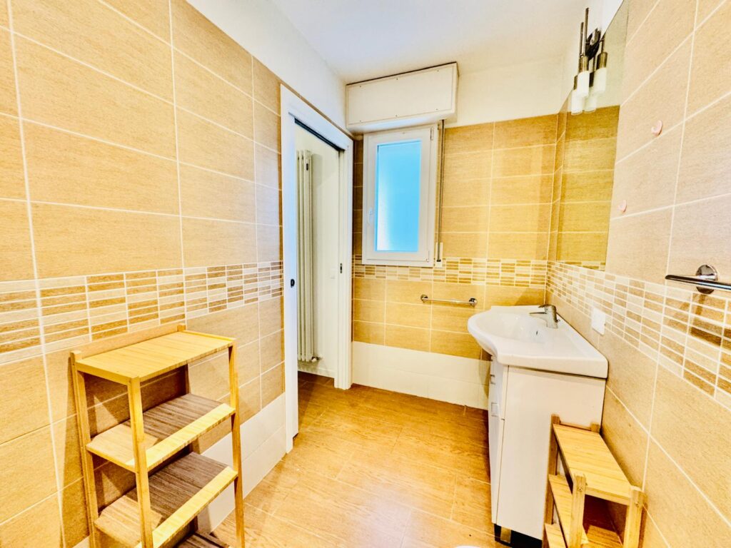 ANNUALE – Elegante trilocale in V.le Dante