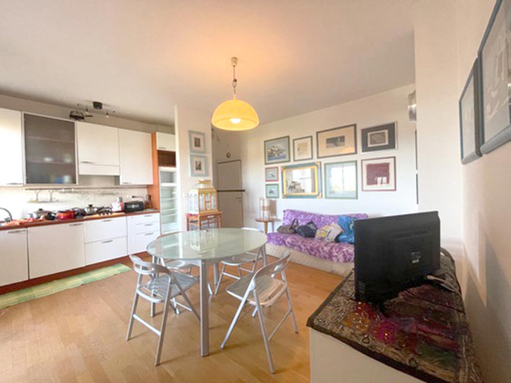 Trilocale in Paese con posto auto