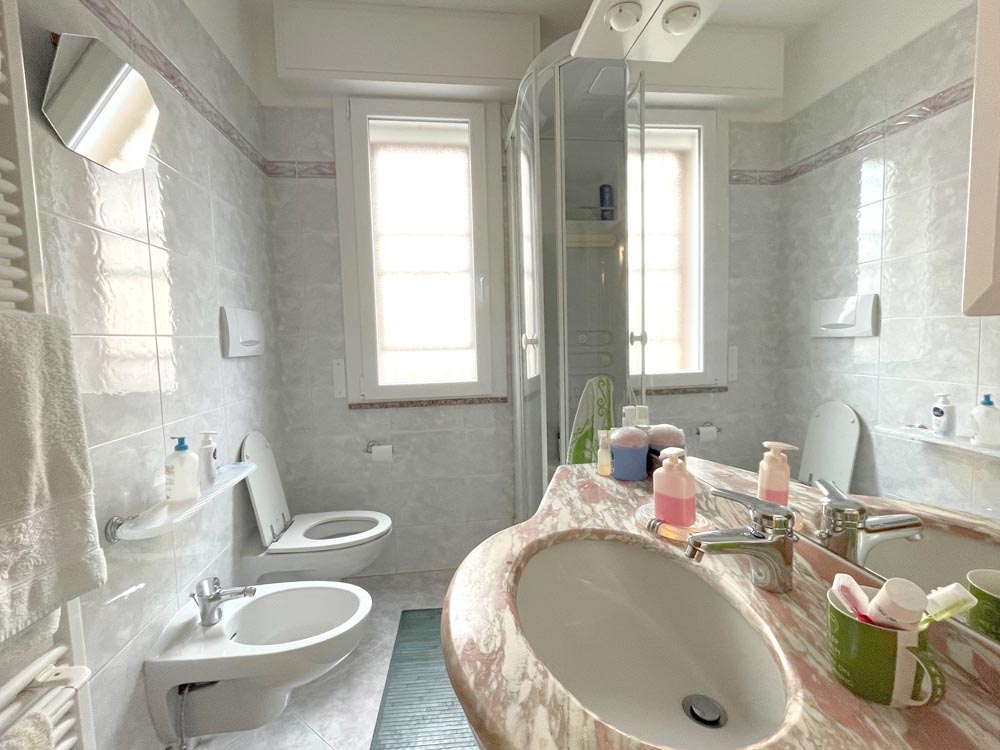 GIUGNO Trilocale con giardino alle terme